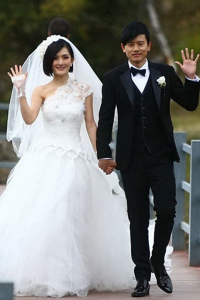 张杰谢娜热搜藏暗流,现实浪漫撕开14年婚姻的温柔真相 张杰谢娜热搜藏暗流,现实浪漫撕开14年婚姻的温柔真相
